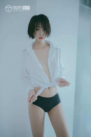 吊起双腿挺入抽插