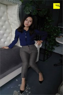 男生和女生在屋里一起怼怼怼的视频